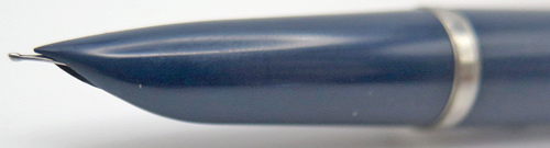 6362: PARKER 41 FOUNTAIN PEN IN DARK BLUE. BRUSHED STAINLESS CAP WITH CHROME TRIM & BLACK JEWEL. FINE OCTANIUM NIB
