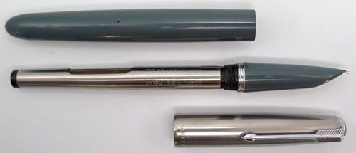 ITEM #6412: PARKER 51 STD FOUNTAIN PEN IN NAVY GREY W/ BRUSHED STAINLESS CAP. AEROMETRIC FILLING SYSTEM. 14K NIB IN MED