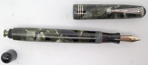 ITEM #1802: PARKER FOUNTAIN PEN IN BLACK/GREY PEARL. THRIPLE BAND. NICKEL PLATED TRIM. "PARKER PEN MADE IN USA 18" NIB IN BROAD/MEDIUM