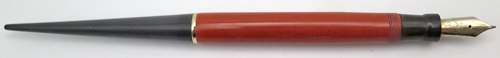ITEM #2558: PARKER DUOFOLD SENIOR FLAT TOP DESK SET WITH CERAMIC GREEN MARBLE BASE. PEN HAS THE ABILITY TO TRANSFORM INTO A DESK PEN, AS THE SET CAME WITH A BLIND CAP AND CAP WITH A SINGLE BAND. NIB IS 14K IN BROAD. GOLD FILLED TRIM.
