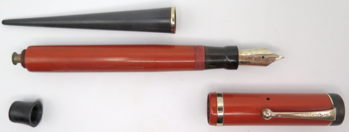 ITEM #2558: PARKER DUOFOLD SENIOR FLAT TOP DESK SET WITH CERAMIC GREEN MARBLE BASE. PEN HAS THE ABILITY TO TRANSFORM INTO A DESK PEN, AS THE SET CAME WITH A BLIND CAP AND CAP WITH A SINGLE BAND. NIB IS 14K IN BROAD. GOLD FILLED TRIM.