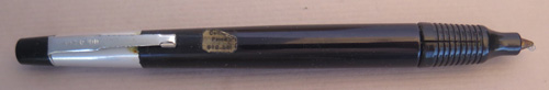 4581: REYNOLDS MENS 400 BALLPOINT IN BLACK WITH ALUMINUM TOP. FILLER TIP IS COVERED BY A SLIDING BALL PROTECTOR THAT CLICKS, WHICH IS AN INTEGERAL PART OF THE PEN. PEN HAS ORIGINAL PRICE STICKER OF US$12.50. ELABORATE DISPLAY CASE CONTAINS A CELLOPHANE COVER AND A STAMPED OUT ALUMINUM BASE PAINTED BLACK. CONATINS PAPER DIRECTIONS AND GUARENTEE. THE CYLINDER BOX COMES IN MATTE OLIVE GREEN.