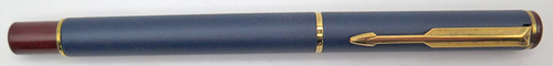 ITEM #4786: PARKER ARROW FOUNTAIN PEN IN MATTE BLUE LACQUER WITH MAROON TASSIES + SECTION. GOLD CIRCLES ON BOTH TASSIES. GOLD PLATED TRIM. GOLD NIB IS BROAD.