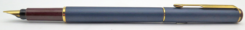 ITEM #4786: PARKER ARROW FOUNTAIN PEN IN MATTE BLUE LACQUER WITH MAROON TASSIES + SECTION. GOLD CIRCLES ON BOTH TASSIES. GOLD PLATED TRIM. GOLD NIB IS BROAD.