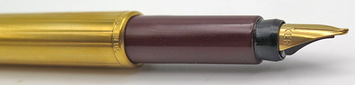 ITEM #4787: PARKER ARROW GOLD PLATED FOUNTAIN PEN. HAS MAROON BLIND CAPS + SECTIONS. GOLD TASSIES. GOLD NIB IN MEDIUM.