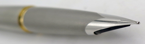 ITEM #6720 4794: PARKER 50 FALCON FLIGHTER FOUNTAIN PEN. GOLD PLATED TRIM. INTERGRAL NIB. TASSIES ARE GOLD PLATED WITH CONCENTRIC BLACK RING ON TOP.