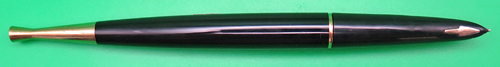 ITEM #5501: PARKER 61 DESK FOUNTAIN PEN IN BLACK WITH GOLD TRIM. CAPILLARY FILLING SYSTEM. GOLD MEDIUM NIB