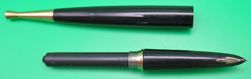 ITEM #5501: PARKER 61 DESK FOUNTAIN PEN IN BLACK WITH GOLD TRIM. CAPILLARY FILLING SYSTEM. GOLD MEDIUM NIB
