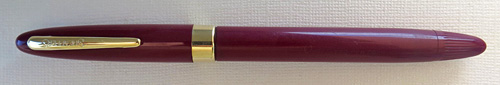 #6196: SHEAFFER SNORKEL SARATOGA IN BURGUNDAY WITH A MED/FINE OPEN TWO-TONE GOLD NIB