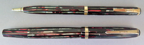 6230: PARKER 3RD GENERATIONS DUOFOLD "VICTORY" SET IN GREY & RED STRIPES. MEDIUM/BROAD PARKER VICTORY NIB AND BOX.