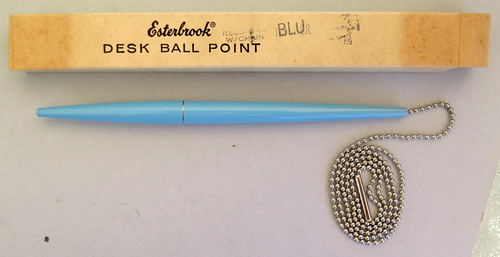 6267: LOT OF 6 ESTERBROOK BALL POINT PENS IN LIGHT BLUE. DESK MODEL DBP-HOLDERS WITH CHAIN. NOS