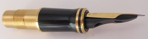 #6370: PARKER CENTENNIAL DUOFOLD NIB/FEED/SECTION. TWO-TONE 18K ARROW NIB. SECTION HAS 2 BANDS ON FRONT END. DESIGN IS STRAIT ARROW, NO WORDING