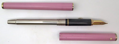 ITEM #6587: SHEAFFER FASION I FOUNTAIN PEN IN PASTEL PINK. GOLD PLATED TRIM. BROAD GOLD ELECTROPLATED NIB. NOS. Slimline converter.