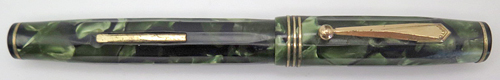 ITEM #6674: PARKER PARKETTE I FOUNTAIN PEN IN GREEN PEARLED MARBLE. LEVER FILLING UNIT. GOLD FILLED WITH TRIPLE BAND ON CAP. NIB IS MED 14K. BLACK TASSIES.