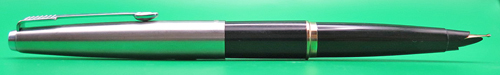 ITEM #6680: PARKER 45 FOUNT PEN IN BLACK WITH LUSTERLOY CAP. CHROME TRIM. GOLD 14K NIB IN MEDIUM.