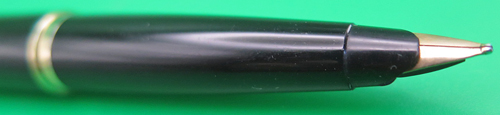 ITEM #6680: PARKER 45 FOUNT PEN IN BLACK WITH LUSTERLOY CAP. CHROME TRIM. GOLD 14K NIB IN MEDIUM.