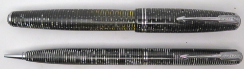 ITEM #6756: PARKER VACUMATIC FOUNTAIN PEN & STANDARD PENCIL SET IN BOX. BLACK + GREY LAMINATED. DOUBLE JEWEL. NICKEL PLATED TRIM.