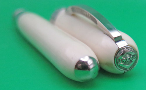 ITEM #6770: VISCONTI ROLLERBALL IN WHITE MARBLE REMBRANDT PATTERN/COLOR. PISTON FILLER. THIS IS A ROLLERBALL FRONT END WITH A PISTON FILLING MECHANISM (NOT A FRANKENPEN). IT WAS MADE THIS WAY BY VISCONTI. MAGNETIC LATCH ON THE CAP.