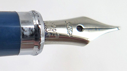 ITEM #6837: SAILOR SLIM CHALANA FOUNTAIN PEN + PENCIL IN BLUE. CHROME TRIM. STEEL "SAILOR MADE IN JAPAN" NIB IN FINE. DOUBLE JEWELS IN BLUE. IMPACT PENCIL WITH CLEAN ERASER