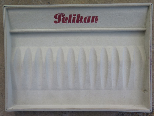 Pelikan Vintage Plastic 12 pen Display 