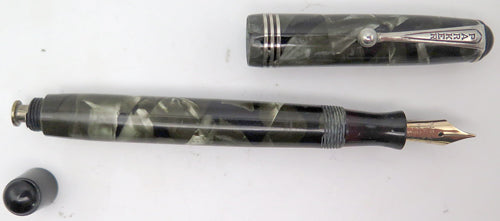PARKER FOUNTAIN PEN IN BLACK/GREY PEARL MARBLE