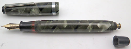 PARKER CHALLENGER FOUNTAIN PEN IN GREEN/BLACK MARBLE