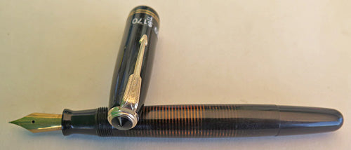 PARKER VACUMATIC FOUNTAIN PEN IN LAMINATED BLACK/CLEAR