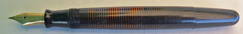 PARKER VACUMATIC FOUNTAIN PEN IN LAMINATED BLACK/CLEAR