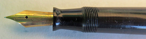 PARKER VACUMATIC FOUNTAIN PEN IN LAMINATED BLACK/CLEAR