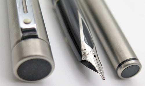 SHEAFFER OVERSIZE TARGA FOUNTAIN PEN IN BRUSHED STAINLESS STEEL