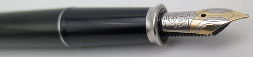 CROSS FOUNTAIN PEN IN BLACK LACQUER