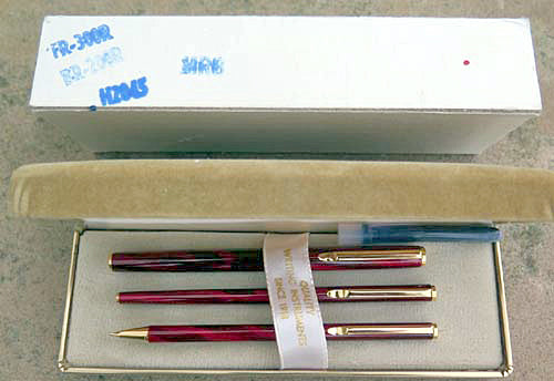 PILOT MINUET 3 PIECE SET IN SWIRLED RED
