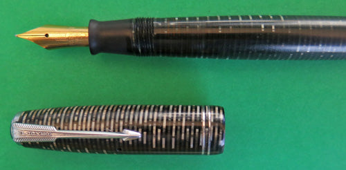 PARKER VACUMATIC FOUNTAIN PEN IN GREY PEARL LAMINATED