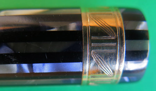 PARKER THIRD GENERATION DUOFOLD FOUNTAIN PEN IN BLUE AND SILVER GREY VERTICAL STRIPES