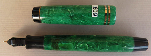 PARKER DUOFOLD STREAMLINED  JUNIOR IN JADE GREEN COLOR