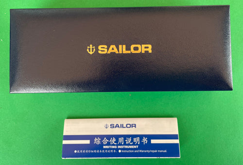 SAILOR 1911 REALO FOUNTAIN PEN IN BURGUNDY