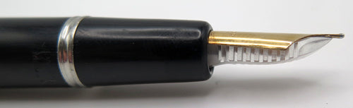 PARKER VS FOUNTAIN PEN IN BLACK WITH BRUSHED STAINLESS CAP