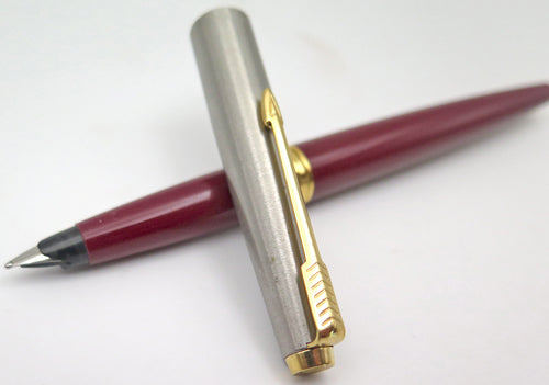 PARKER 45 FOUNTAIN PEN IN BURGUNDAY