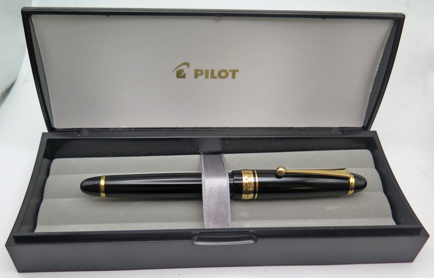 Pilot 743 Fountain Pen in Black, Broad Nib