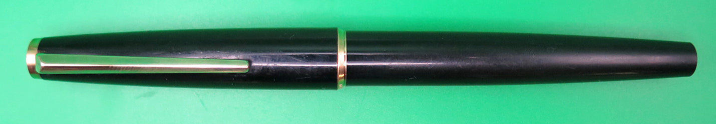 Montblanc 320 Fountain Pen in Black Resin