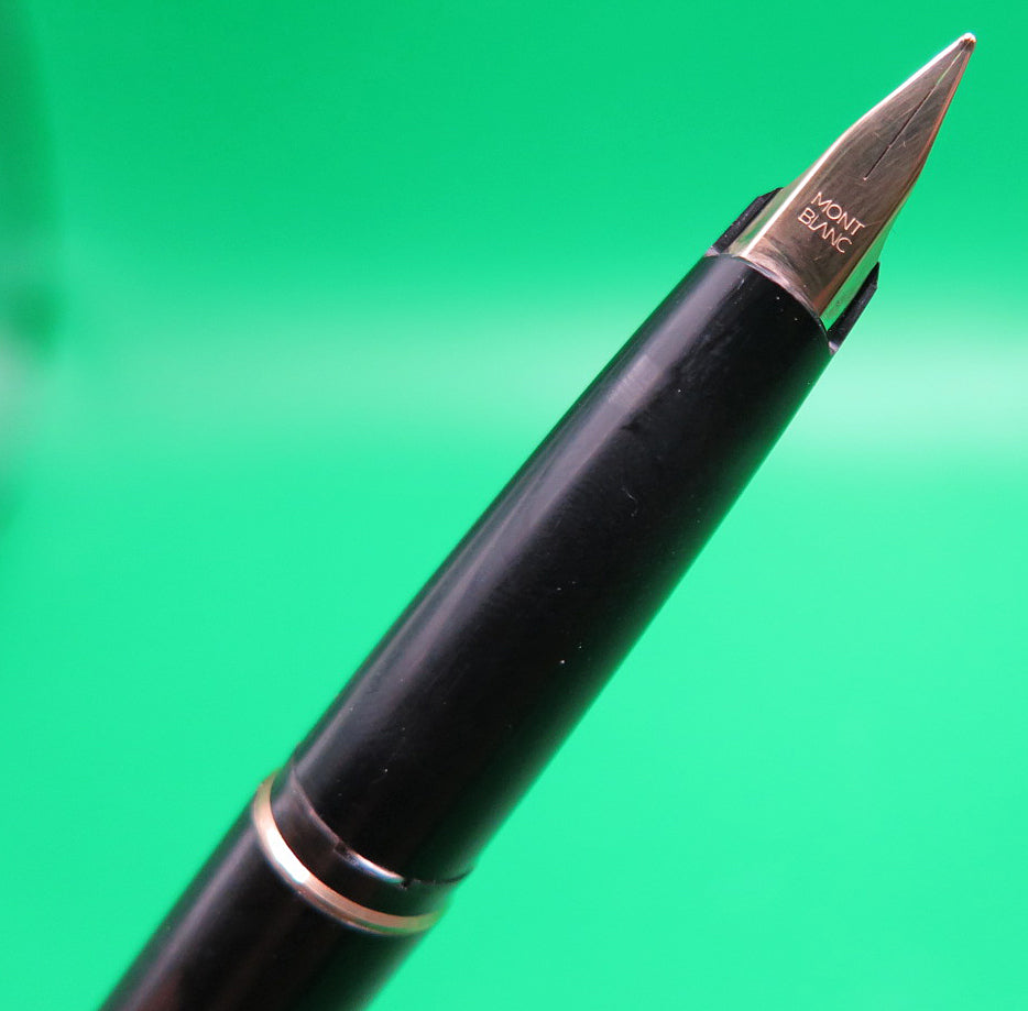Montblanc 320 Fountain Pen in Black Resin