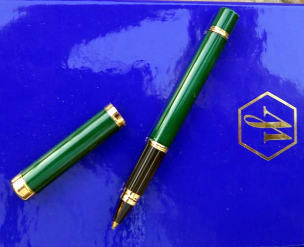 WATERMAN'S GREEN LADIES BALLPOINT WITH GREEN CUIR VACHETTE POUCH