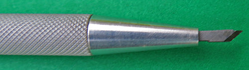 Knife with Retractable Blade